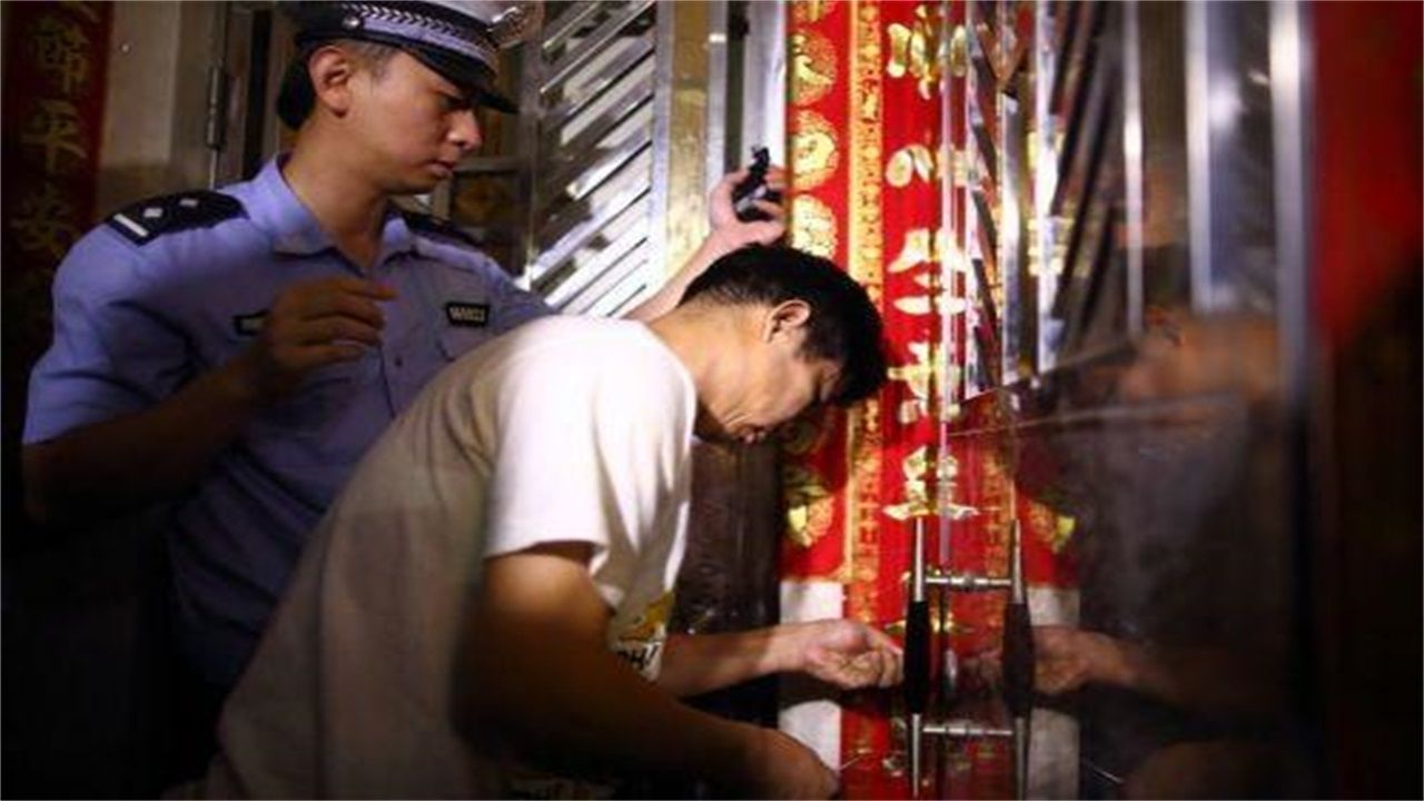 望谟开锁师傅请开锁师傅开了锁后，师傅